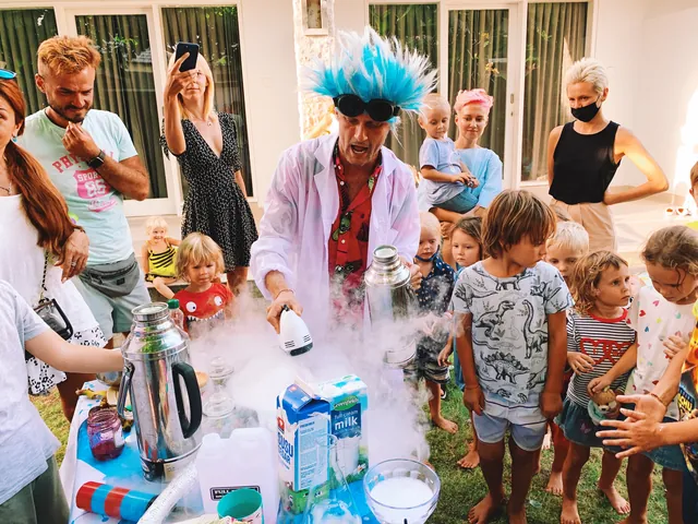 Nitrogen cloud experiment wowing kids at a Bali villa party